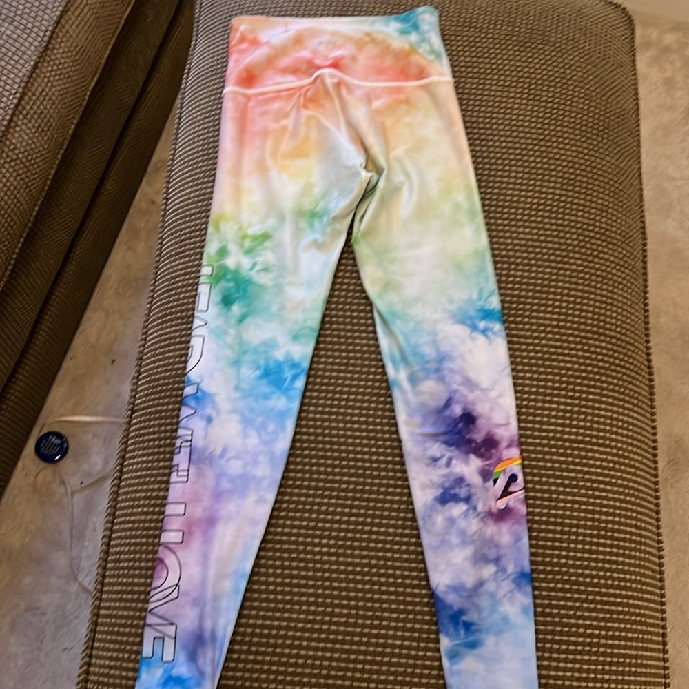 EUC With X Peloton Lead With Love Leggings size XS tie dye - Picture 8 of 8